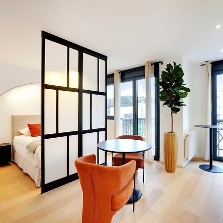 Apartman Sleek & Refined -